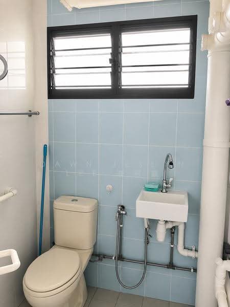216 Yishun Street 21, 216 Yishun Street 21, Sembawang / Yishun, 2 Bedrooms, 732 sqft, HDB Flat For Sale, by Dawn Jeslyn Lee 李籽嬴, 500242660 - Bathroom - PropertyGuru.com.sg