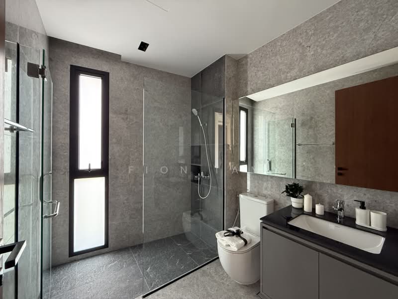 Brand New Freehold Terrace with Lift, Jalan Sankam, 5 Bedrooms, 4,834 sqft, Terraced House For Sale, by Fion Tan, 500242668 - Bathroom - PropertyGuru.com.sg