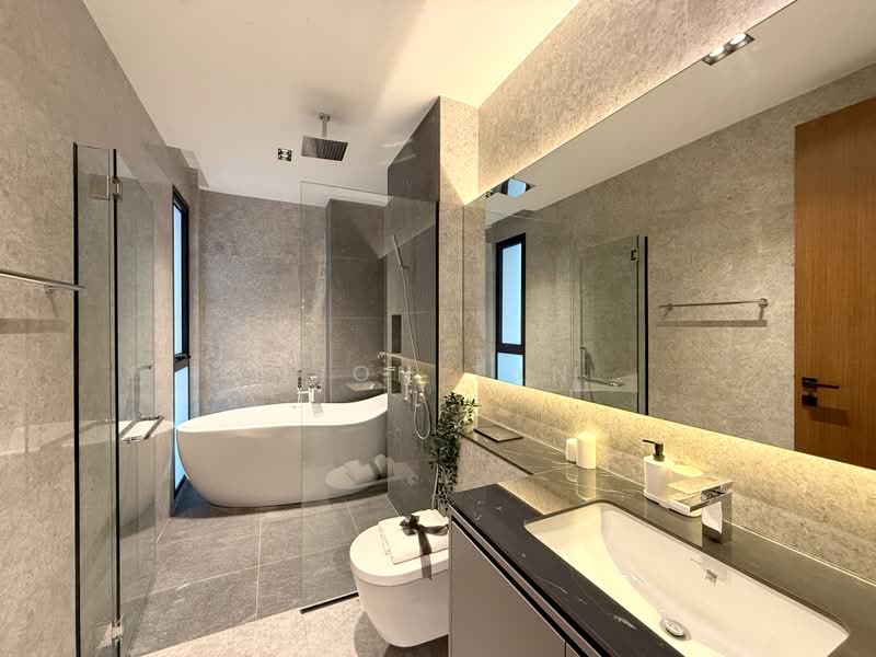 Brand New Freehold Terrace with Lift, Jalan Sankam, 5 Bedrooms, 4,834 sqft, Terraced House For Sale, by Fion Tan, 500242668 - Bathroom - PropertyGuru.com.sg