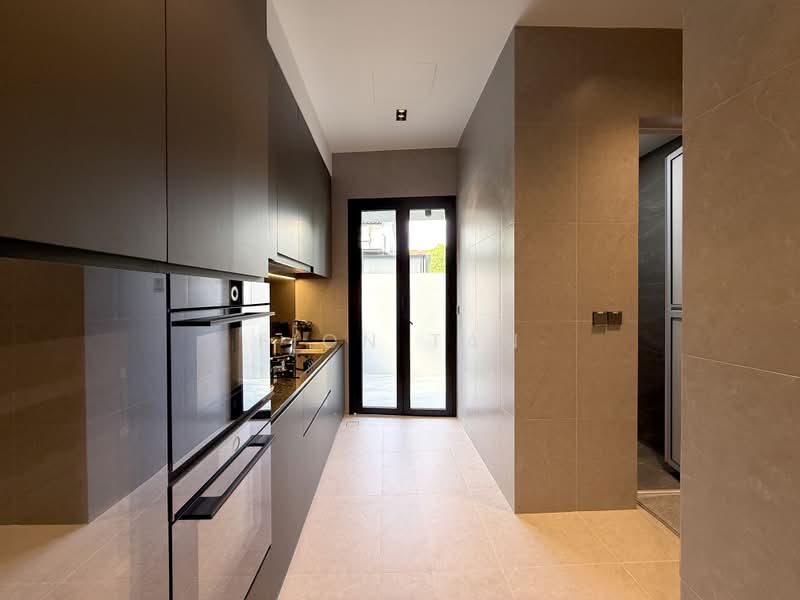 Brand New Freehold Terrace with Lift, Jalan Sankam, 5 Bedrooms, 4,834 sqft, Terraced House For Sale, by Fion Tan, 500242668 - Kitchen - PropertyGuru.com.sg