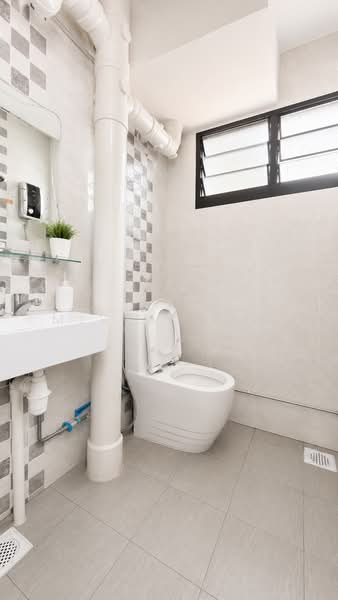 324 Ang Mo Kio Avenue 3, 324 Ang Mo Kio Avenue 3, 3 Bedrooms, 1,055 sqft, HDB Flat For Sale, by Mirza Amir, 500242673 - Bathroom - PropertyGuru.com.sg