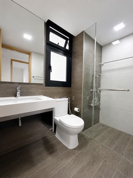 River Isles, 64 Edgedale Plains, 3 Bedrooms, 947 sqft, Condominium For Sale, by Lawrence Khoo, 500242675 - Bathroom - PropertyGuru.com.sg