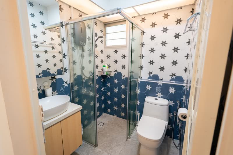 26 Ghim Moh Link, 26 Ghim Moh Link, 2 Bedrooms, 732 sqft, HDB Flat For Sale, by Shaun Chen 陈韵百, 500242676 - Common Bathroom - PropertyGuru.com.sg