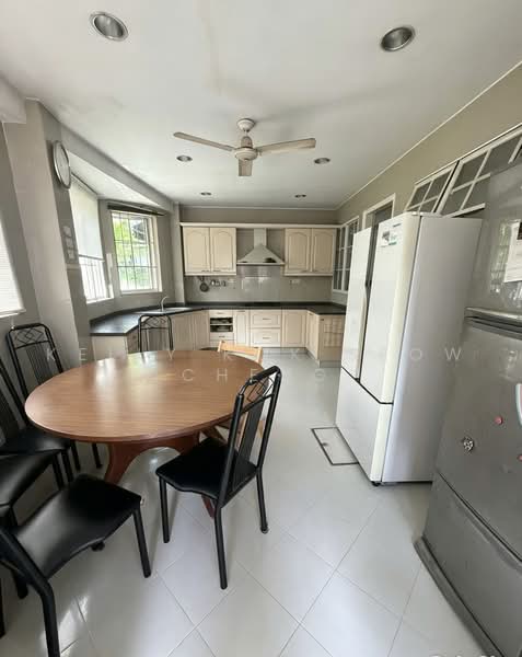 Eng Aun Park ( Novena Estate), Jalan Novena Selatan, Newton / Novena, 4 Bedrooms, 1,900 sqft, Corner Terrace For Sale, by Kelly Kok Seow Cheng, 500242697 - Kitchen - PropertyGuru.com.sg