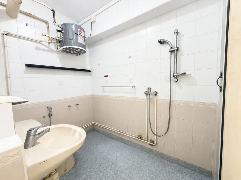 736 Pasir Ris Drive 10, 736 Pasir Ris Drive 10, Room Rental, 150 sqft, HDB Flat For Rent, by Sharlene Teo, 500242701 - Bathroom - PropertyGuru.com.sg