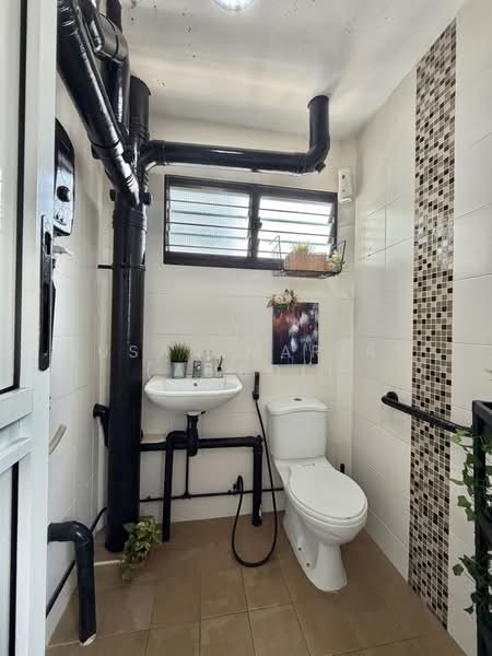 149 Woodlands Street 13, 149 Woodlands Street 13, 2 Bedrooms, 732 sqft, HDB Flat For Sale, by Susan Mariam (Amboi), 500242709 - Bathroom - PropertyGuru.com.sg