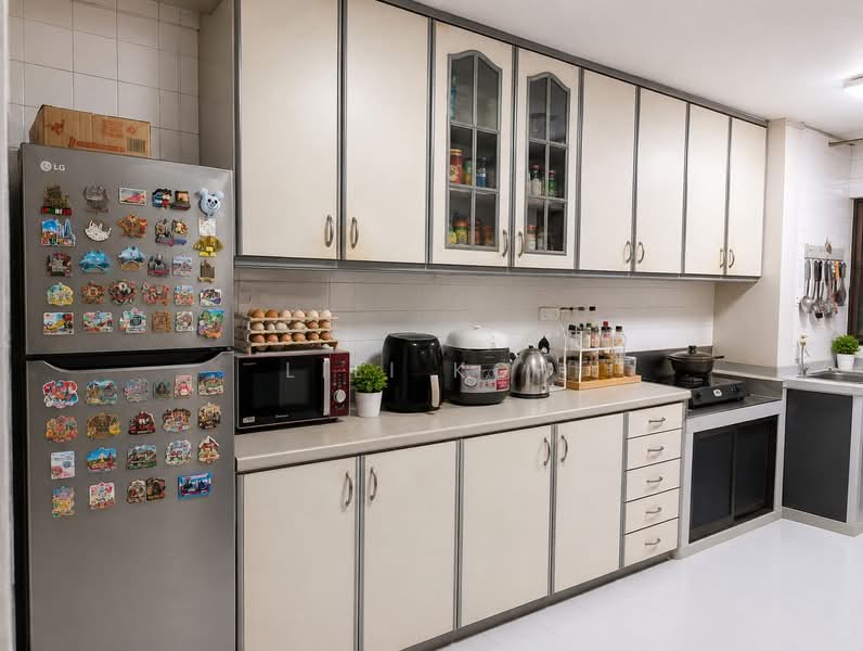 612 Ang Mo Kio Avenue 4, 612 Ang Mo Kio Avenue 4, Room Rental, 110 sqft, HDB Flat For Rent, by LiLi Koh, 500242720 - Kitchen - PropertyGuru.com.sg