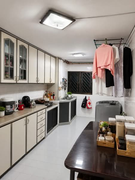 612 Ang Mo Kio Avenue 4, 612 Ang Mo Kio Avenue 4, Room Rental, 110 sqft, HDB Flat For Rent, by LiLi Koh, 500242720 - Kitchen - PropertyGuru.com.sg