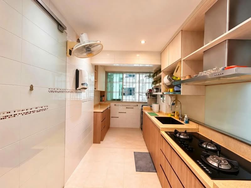 210A Compassvale Lane, 210A Compassvale Lane, 3 Bedrooms, 1,001 sqft, HDB Flat For Sale, by Aries Ang, 500242731 - Kitchen - PropertyGuru.com.sg