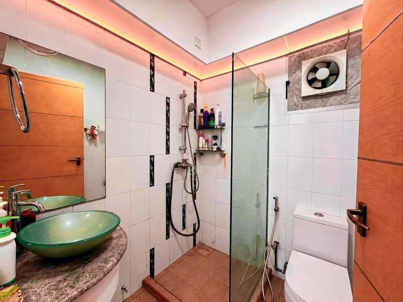 210A Compassvale Lane, 210A Compassvale Lane, 3 Bedrooms, 1,001 sqft, HDB Flat For Sale, by Aries Ang, 500242731 - Bathroom - PropertyGuru.com.sg