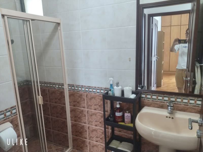 Tanglin Regency, 381 Tanglin Road, 2 Bedrooms, 883 sqft, Condominium For Rent, by Jayden Toh, 500242736 - Bathroom - PropertyGuru.com.sg