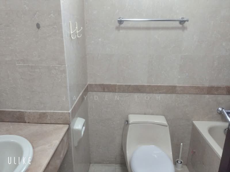 Tanglin Regency, 381 Tanglin Road, 2 Bedrooms, 883 sqft, Condominium For Rent, by Jayden Toh, 500242736 - Bathroom - PropertyGuru.com.sg