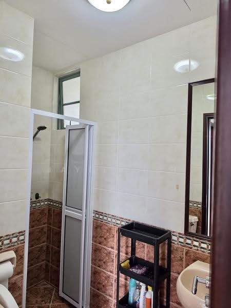 Tanglin Regency, 381 Tanglin Road, Tanglin / Holland / Bukit Timah, 2 Bedrooms, 883 sqft, Condominium For Rent, by Jayden Toh, 500242736 - Bathroom - PropertyGuru.com.sg