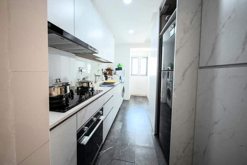 766 Bedok Reservoir Road, , 2 Bedrooms, 969 sqft, Condominium For Sale, by Kelvin Phua, 500242755 - Kitchen & Yard - PropertyGuru.com.sg