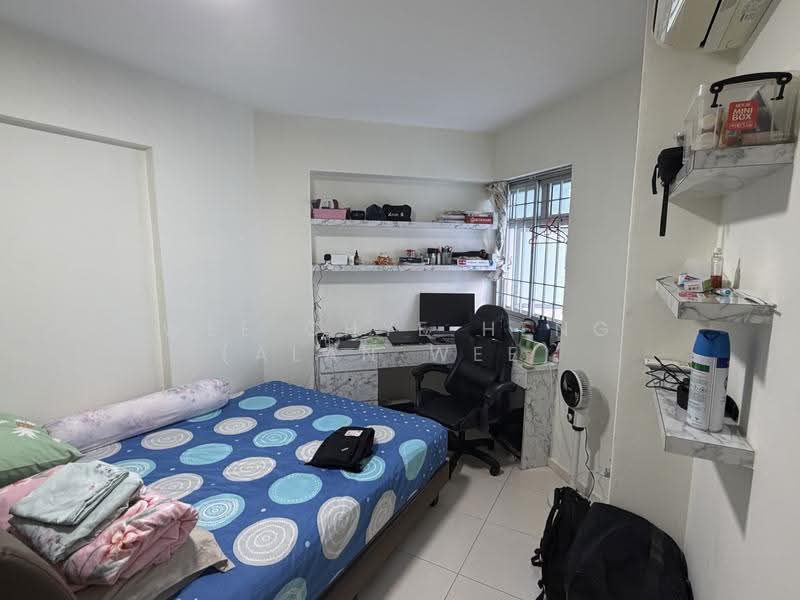 386 Bukit Batok West Avenue 5, 386 Bukit Batok West Avenue 5, 3 Bedrooms, 968 sqft, HDB Flat For Sale, by Wee Chye Heng (Alan Wee), 500242777 - Bedroom - PropertyGuru.com.sg