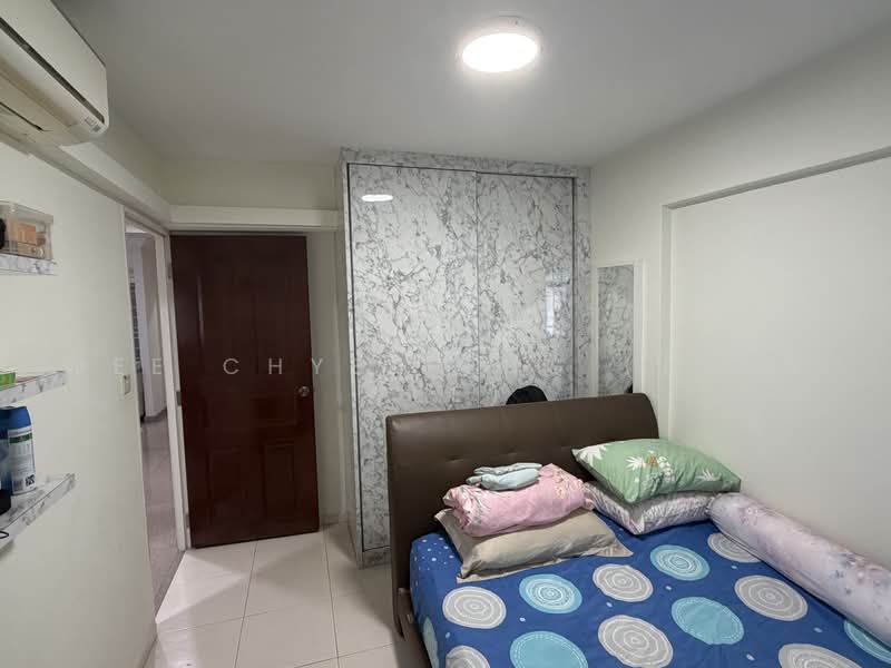 386 Bukit Batok West Avenue 5, 386 Bukit Batok West Avenue 5, 3 Bedrooms, 968 sqft, HDB Flat For Sale, by Wee Chye Heng (Alan Wee), 500242777 - Bedroom - PropertyGuru.com.sg