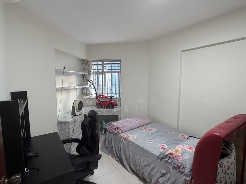 386 Bukit Batok West Avenue 5, 386 Bukit Batok West Avenue 5, 3 Bedrooms, 968 sqft, HDB Flat For Sale, by Wee Chye Heng (Alan Wee), 500242777 - Bedroom - PropertyGuru.com.sg
