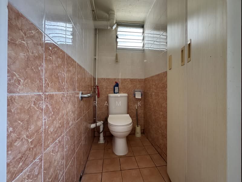 108 Yishun Ring Road, 108 Yishun Ring Road, 2 Bedrooms, 645 sqft, HDB Flat For Sale, by Ram K, 500242783 - Bathroom - PropertyGuru.com.sg