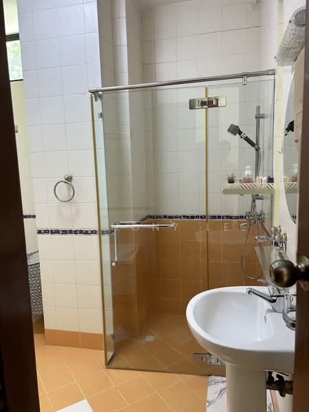 Clementi Park, 123 Sunset Way, Room Rental, 200 sqft, Condominium For Rent, by Anthony Lee, 500242786 - Bathroom - PropertyGuru.com.sg