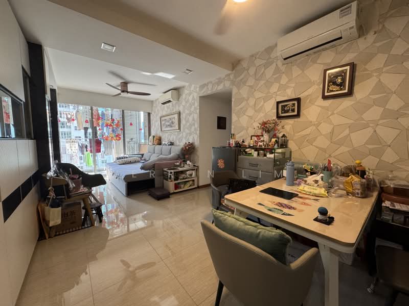 FLO Residence, Punggol Field Walk, 3 Bedrooms, 936 sqft, Condominium For Sale, by Jerron Lim, 500242792 - Living Room - PropertyGuru.com.sg