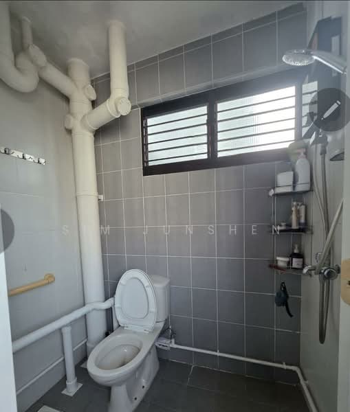 104 Woodlands Street 13, 104 Woodlands Street 13, Admiralty / Woodlands, 3 Bedrooms, 990 sqft, HDB Flat For Sale, by Sim Junshen, 500242793 - Bathroom - PropertyGuru.com.sg