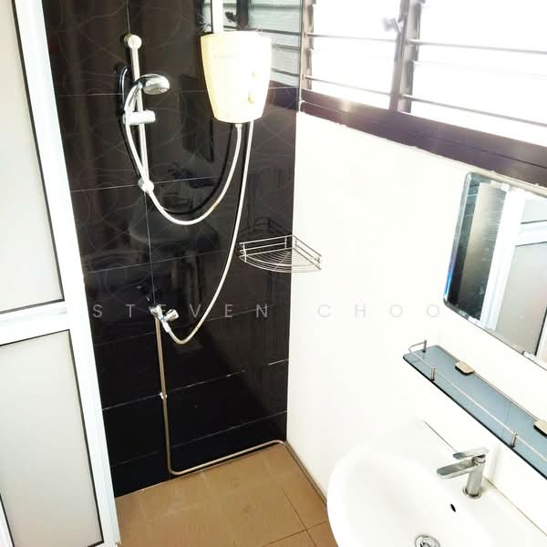 229 Yishun Street 21, 229 Yishun Street 21, Room Rental, 1,302 sqft, HDB Flat For Rent, by Steven Choo, 500242794 - Bathroom - PropertyGuru.com.sg