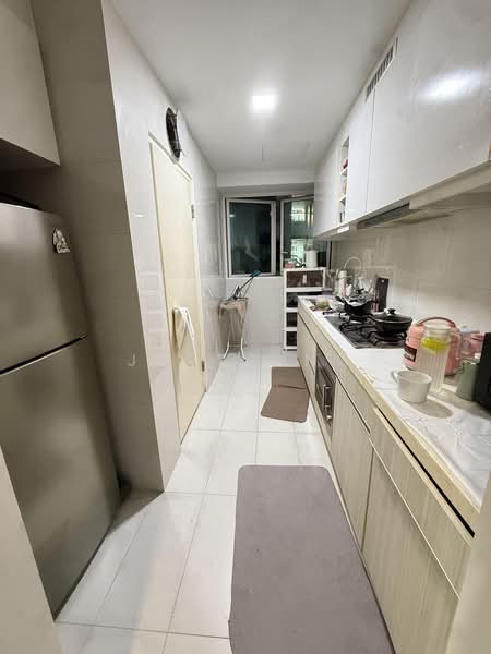 1 Canberra, 5 Canberra Drive, 3 Bedrooms, 1,206 sqft, Condominium For Rent, by Jave Ong, 500242798 - Kitchen - PropertyGuru.com.sg