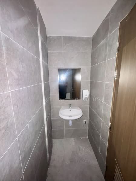 Stellar @ Tampines, 12 Tampines North Drive 4, 1,000 sqft, Factory / Workshop (B2) For Rent, by Alvin Chua, 500242799 - Bathroom - CommercialGuru.com.sg