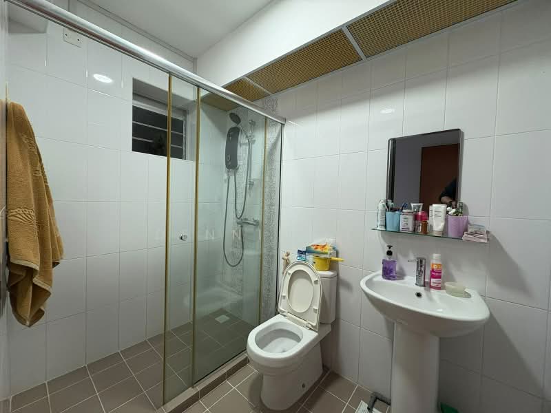186A Fengshan GreenVille, 186A Bedok North Street 4, 3 Bedrooms, 1,001 sqft, HDB Flat For Sale, by Dennis Lim, 500242806 - Bathroom - PropertyGuru.com.sg
