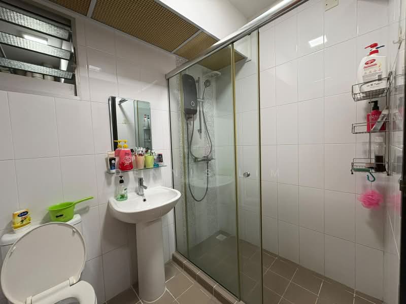 186A Fengshan GreenVille, 186A Bedok North Street 4, 3 Bedrooms, 1,001 sqft, HDB Flat For Sale, by Dennis Lim, 500242806 - Bathroom - PropertyGuru.com.sg