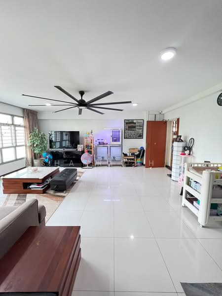 815C Choa Chu Kang Avenue 7, 815C Choa Chu Kang Avenue 7, 3 Bedrooms, 1,216 sqft, HDB Flat For Sale, by Shahrizah ., 500242810 - Living Room - PropertyGuru.com.sg
