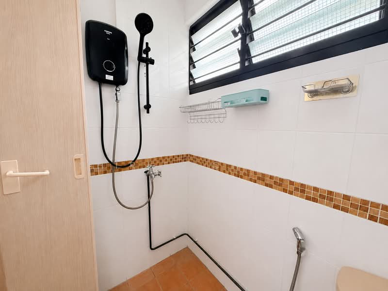 717 Yishun Street 71, 717 Yishun Street 71, Sembawang / Yishun, Room Rental, 120 sqft, HDB Flat For Rent, by Shirley Chong, 500242811 - Bathroom - PropertyGuru.com.sg