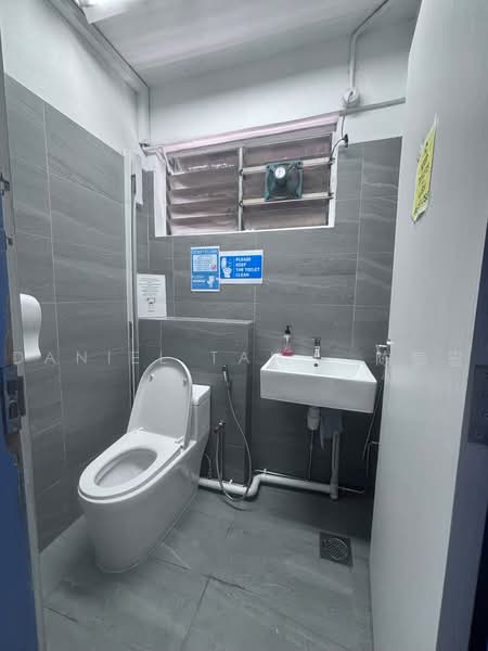 Excalibur Centre, 71 Ubi Crescent, 2,573 sqft, Light Industrial (B1) For Sale, by Daniel Tan - 陈振宏, 500242844 - Bathroom - CommercialGuru.com.sg
