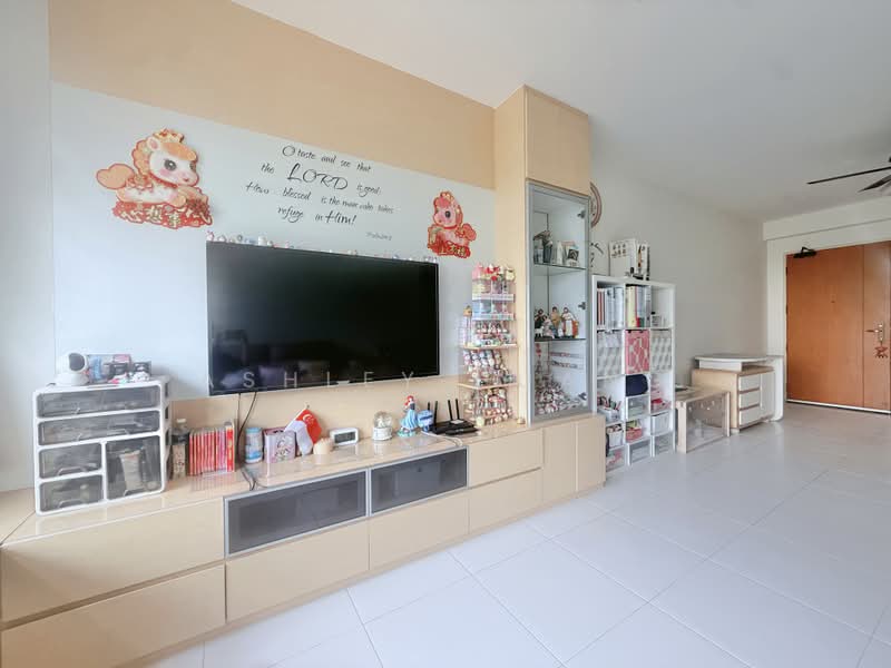 213A Punggol Walk, 213A Punggol Walk, 3 Bedrooms, 1,001 sqft, HDB Flat For Sale, by Ashley Huang, 500242850 - Living Room - PropertyGuru.com.sg