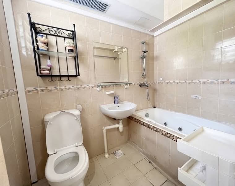 203A Punggol Field, 203A Punggol Field, Hougang / Punggol / Sengkang, 3 Bedrooms, 915 sqft, HDB Flat For Sale, by Zhong Xian, 500242852 - Master Toilet - PropertyGuru.com.sg