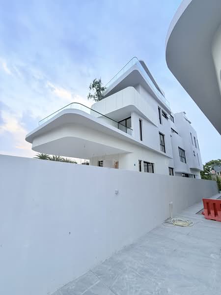 Siglap road, East Coast / Marine Parade, 5 Bedrooms, 9,280 sqft, Detached House For Sale, by Esther Zou, 500242856 - PropertyGuru.com.sg