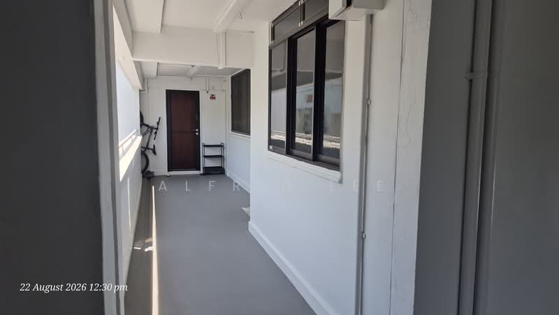 409 Tampines Street 41, 409 Tampines Street 41, 3 Bedrooms, 904 sqft, HDB Flat For Sale, by Alfred Lee, 500242857 - Corridor - PropertyGuru.com.sg