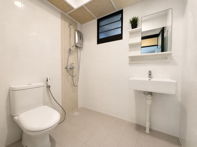 933A Hougang Avenue 9, 933A Hougang Avenue 9, 3 Bedrooms, 1,001 sqft, HDB Flat For Sale, by Cedric Chan, 500242866 - Bathroom - PropertyGuru.com.sg