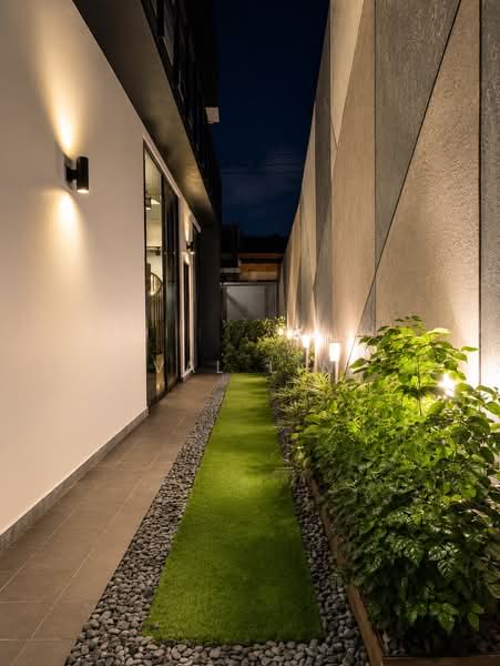 Serangoon Gardens Modern Semi-D Move-in-Ready | 3-Storey+Basemt Entertainment & Lift | 5mins to MRT, Serangoon Gardens Kingswear Ave, 5 Bedrooms, 5,500 sqft, Semi-Detached House For Sale, by Val Lin, 500242870 - Exterior - PropertyGuru.com.sg