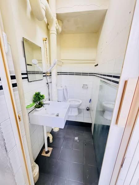 Central Green, 1 Jalan Membina, Room Rental, 100 sqft, Condominium For Rent, by BUNNY, 500242874 - Bathroom - PropertyGuru.com.sg