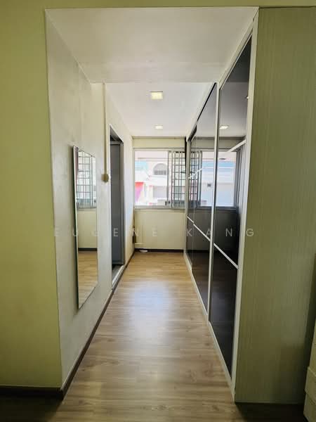 448 Hougang Avenue 10, 448 Hougang Avenue 10, 3 Bedrooms, 1,130 sqft, HDB Flat For Sale, by Eugene Kang, 500242875 - Corridor - PropertyGuru.com.sg