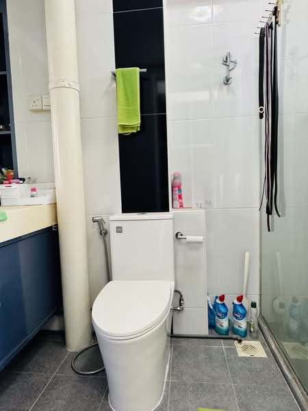 448 Hougang Avenue 10, 448 Hougang Avenue 10, 3 Bedrooms, 1,130 sqft, HDB Flat For Sale, by Eugene Kang, 500242875 - Bathroom - PropertyGuru.com.sg