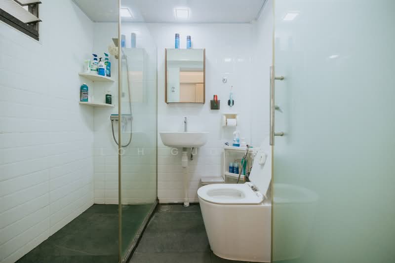 472C Fernvale Street, 472C Fernvale Street, 3 Bedrooms, 1,001 sqft, HDB Flat For Sale, by Loh Guo Pei, 500242882 - Bathroom - PropertyGuru.com.sg