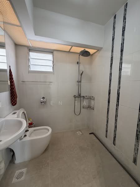 451B Sengkang West Way, 451B Sengkang West Way, 3 Bedrooms, 990 sqft, HDB Flat For Rent, by Ken Tay, 500242885 - Bathroom - PropertyGuru.com.sg
