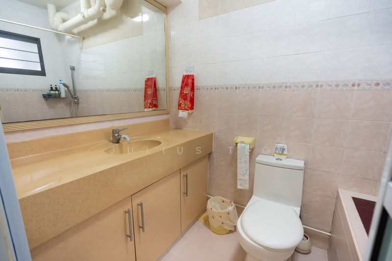 662D Jurong West Street 64, 662D Jurong West Street 64, 3 Bedrooms, 1,184 sqft, HDB Flat For Sale, by Julius Teo, 500242890 - Master Bathroom - PropertyGuru.com.sg