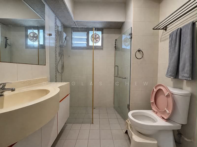 303D Punggol Place, 303D Punggol Place, 3 Bedrooms, 1,011 sqft, HDB Flat For Sale, by Douglas Chew, 500242903 - Bathroom - PropertyGuru.com.sg