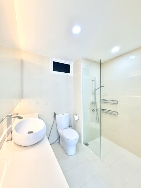 The Tampines Trilliant, 11 Tampines Central 7, 3 Bedrooms, 1,130 sqft, Condominium For Sale, by TJHAI C. (TJ), 500242905 - Master Bathroom - PropertyGuru.com.sg