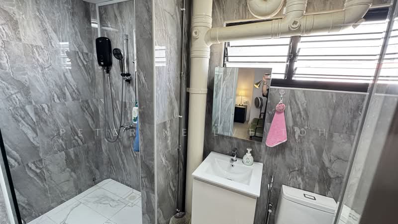 849 Woodlands Street 82, 849 Woodlands Street 82, 4 Bedrooms, 1,733 sqft, HDB Flat For Sale, by Peter Neilve Toh, 500242911 - Master bedroom toilet - PropertyGuru.com.sg