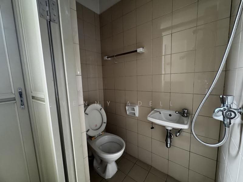 River Place, 60 Havelock Road, 3 Bedrooms, 1,302 sqft, Condominium For Sale, by Yenny Adell, 500242925 - Bathroom - PropertyGuru.com.sg