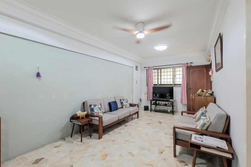 329 Jurong East Avenue 1, 329 Jurong East Avenue 1, 2 Bedrooms, 796 sqft, HDB Flat For Sale, by Nadiyah Kamsani, 500242927 - Living Room - PropertyGuru.com.sg